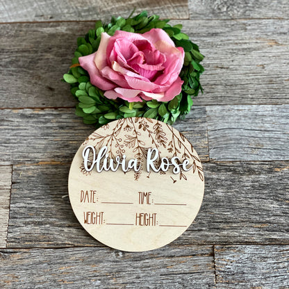 Anuncio de nacimiento de bebé grabado con láser personalizado, flores silvestres, accesorio fotográfico de madera para bebés